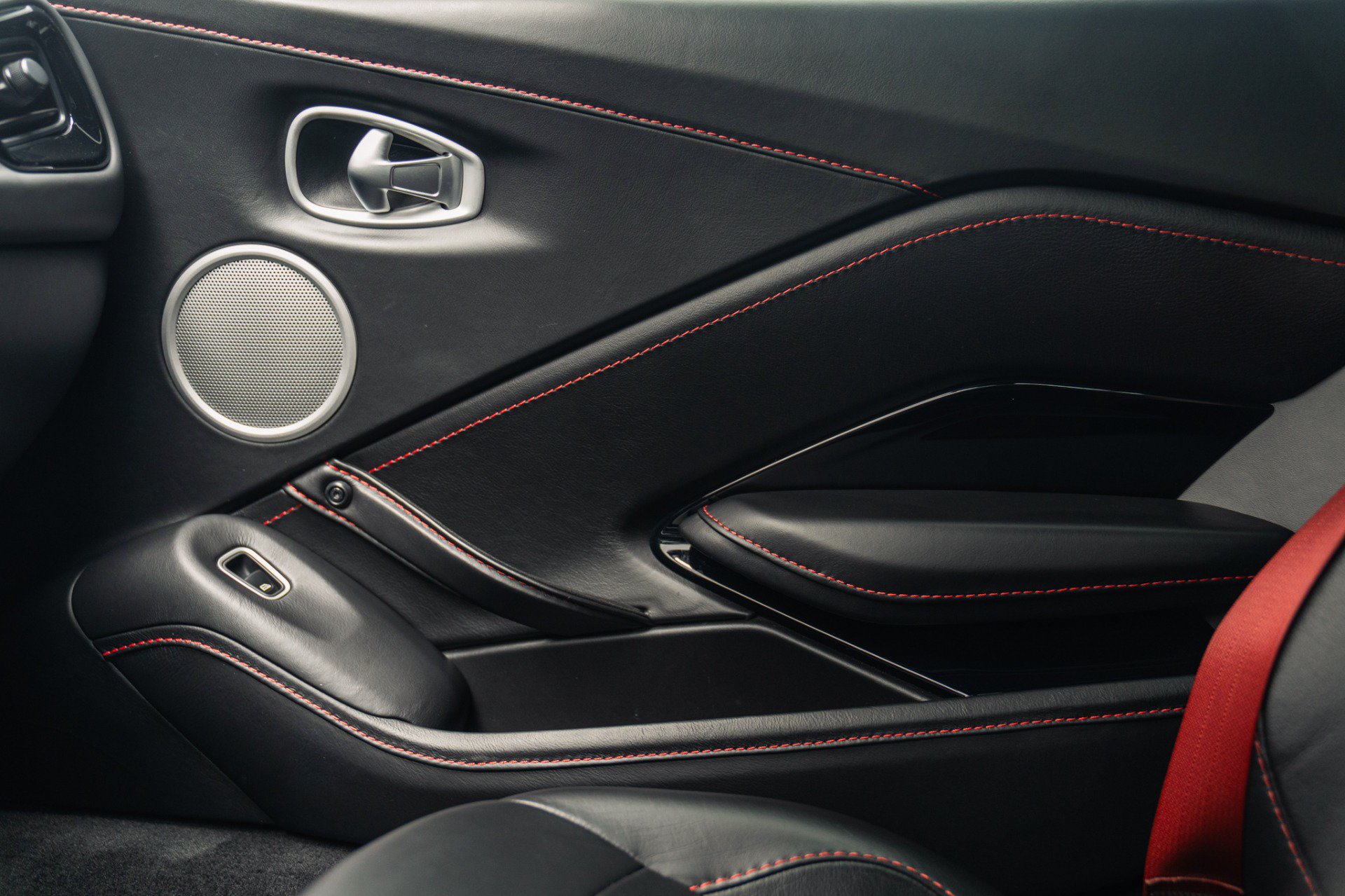 Used 2019 Aston Martin V8 Vantage Coupe RWD image 34