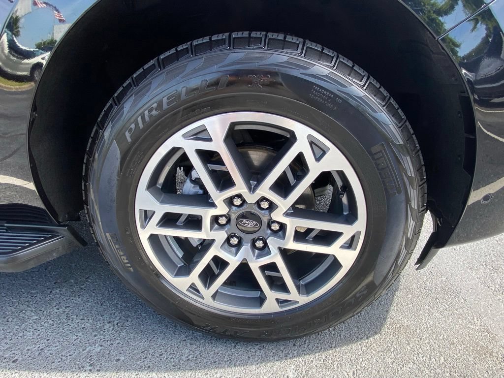 Used 2025 Ford Expedition Active AWD/4WD image 32