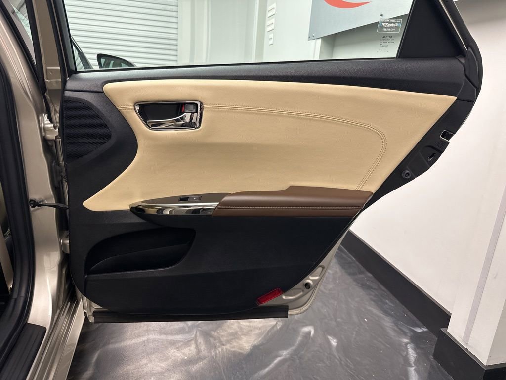 Used 2015 Toyota Avalon XLE Touring FWD image 8