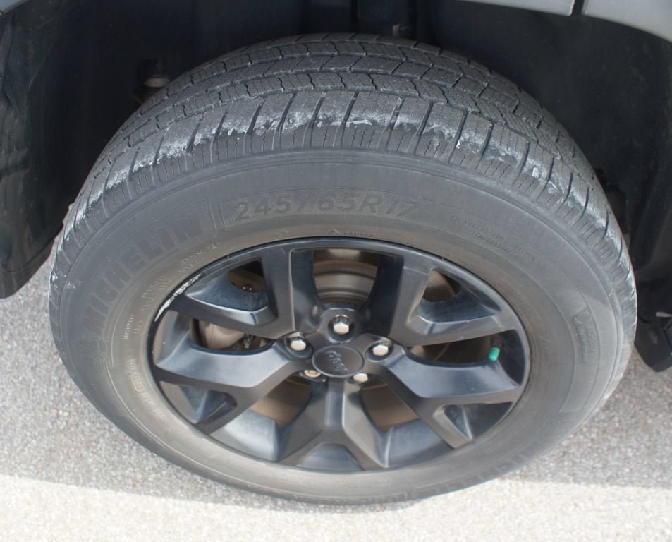 Used 2015 Jeep Cherokee Trailhawk w/ Comfort/Convenience Group AWD/4WD image 18
