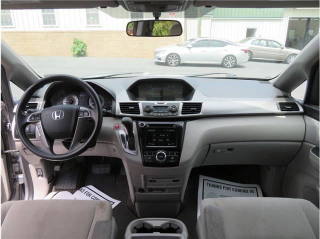 Used 2016 Honda Odyssey SE image 7