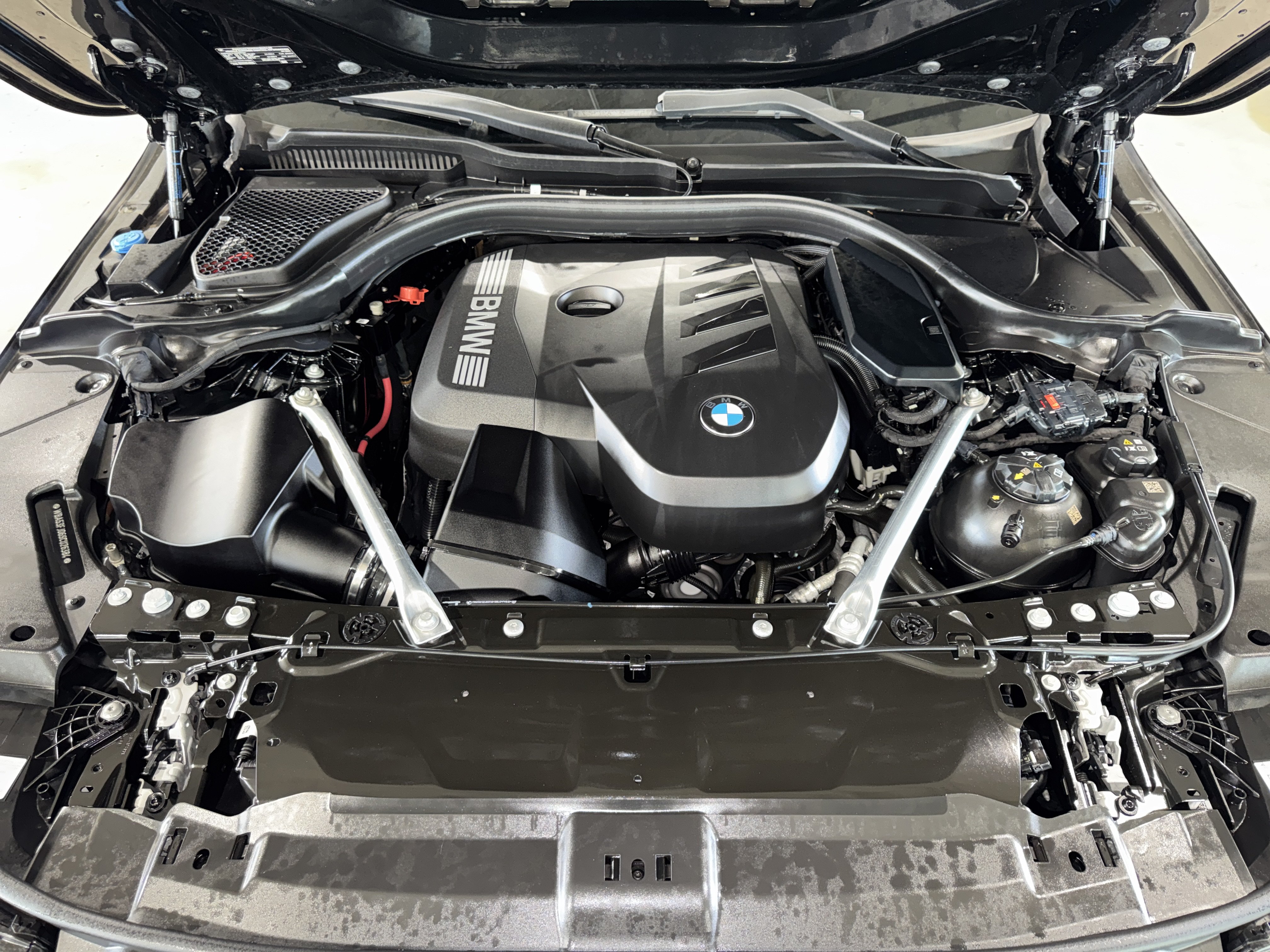 Certified 2025 BMW 530i xDrive AWD/4WD image 36