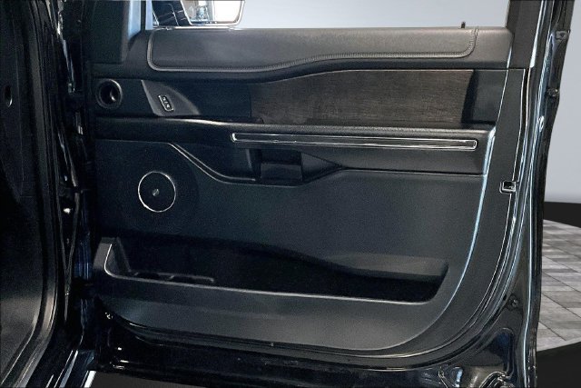 Used 2018 Ford Expedition Limited w/ Equipment Group 302A AWD/4WD image 28