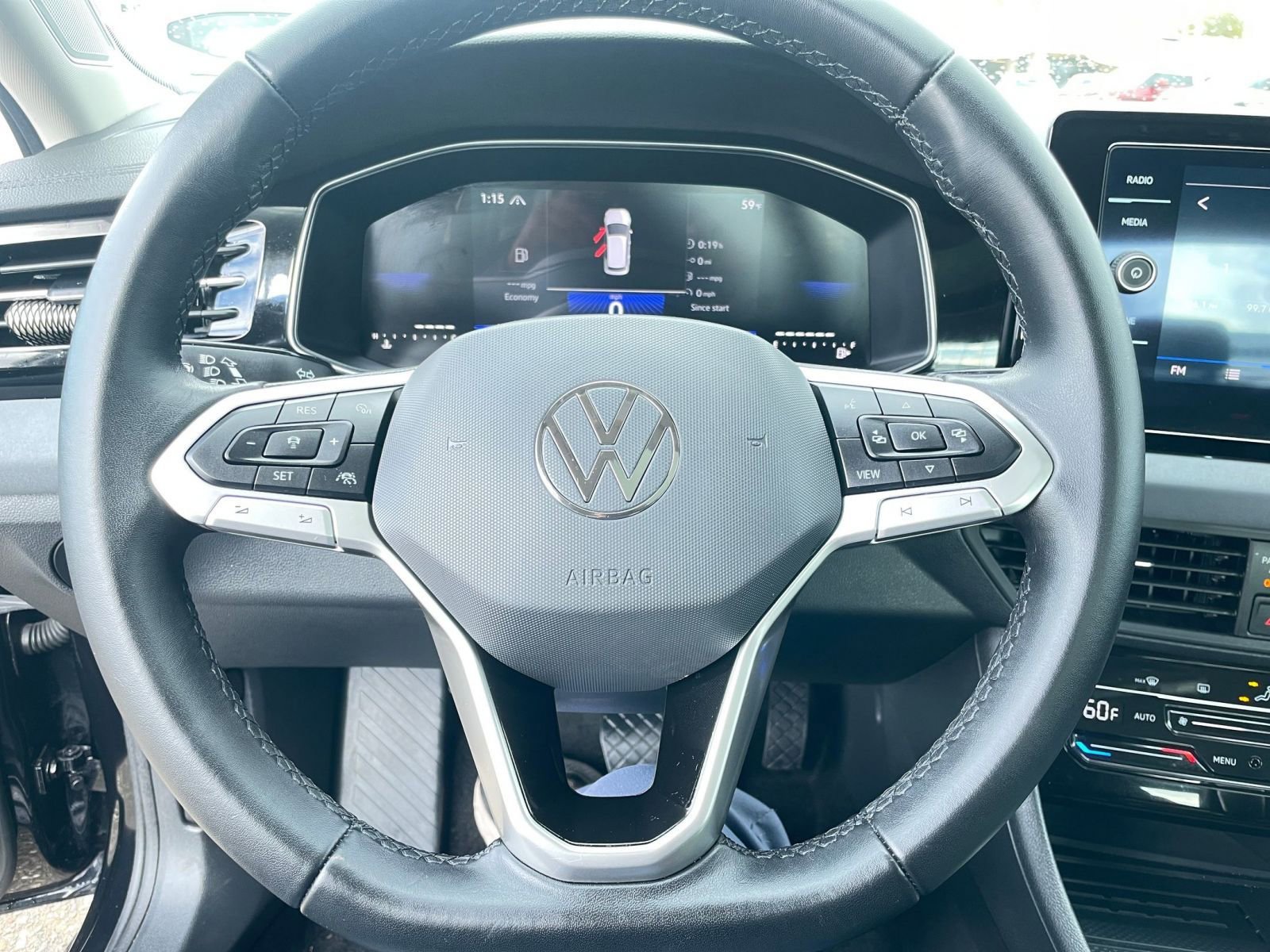 Used 2025 Volkswagen Jetta SE image 28