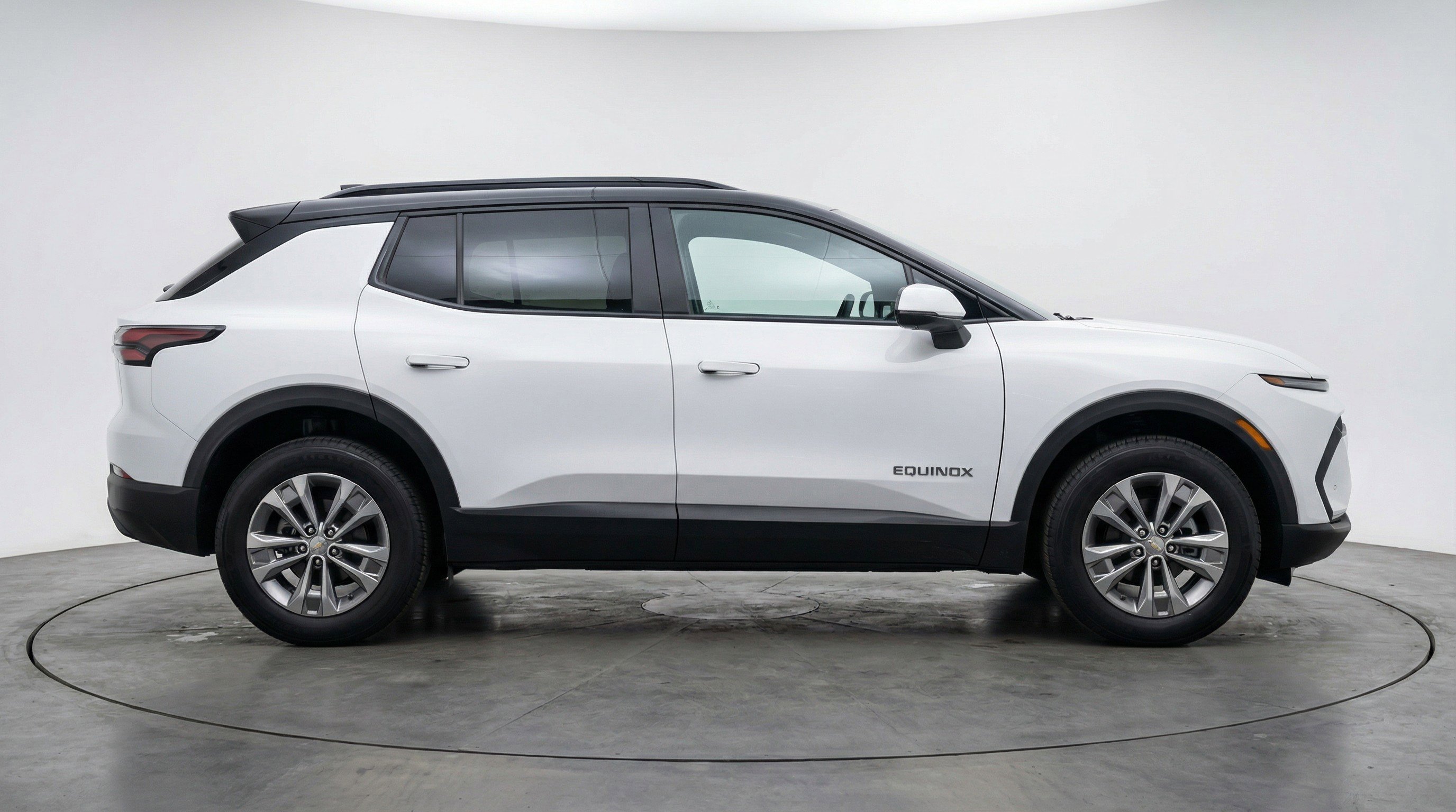 Used 2025 Chevrolet Equinox LT FWD image 11