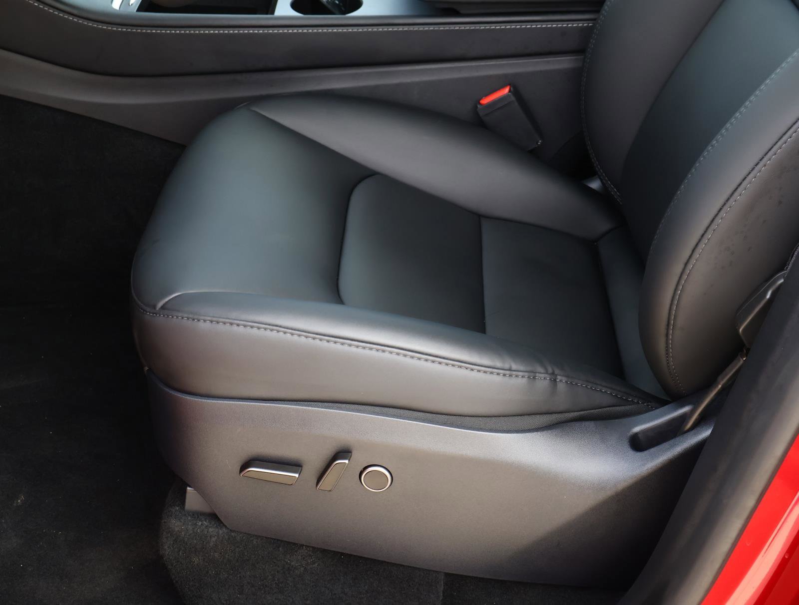 Used 2024 Tesla Model Y Long Range image 14