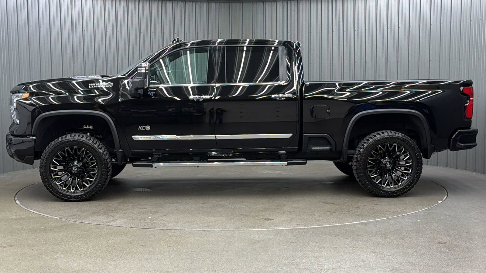 Used 2025 Chevrolet Silverado 2500 High Country w/ Technology Package image 2