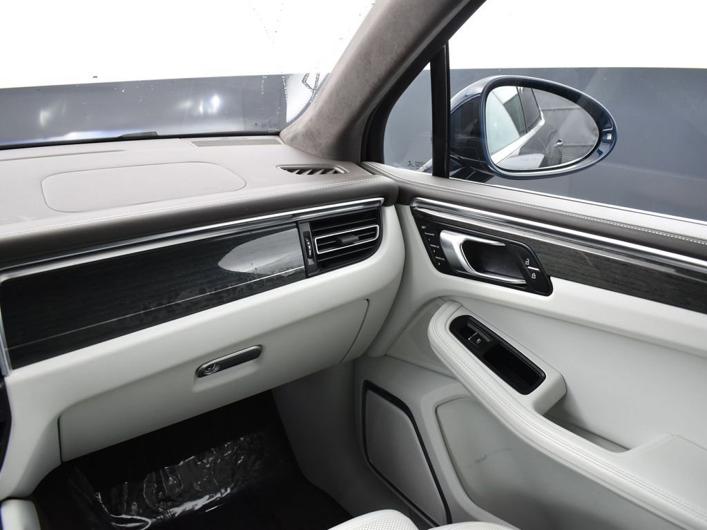 Used 2020 Porsche Macan Turbo image 18