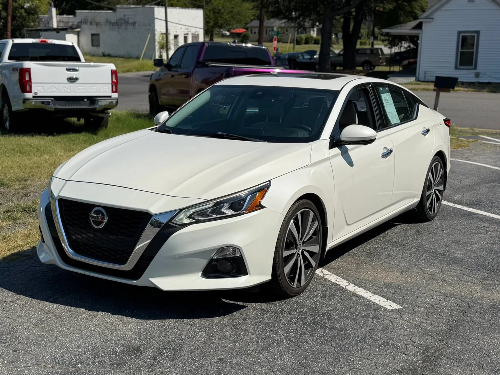 Used 2020 Nissan Altima 2.0 Platinum FWD image 1