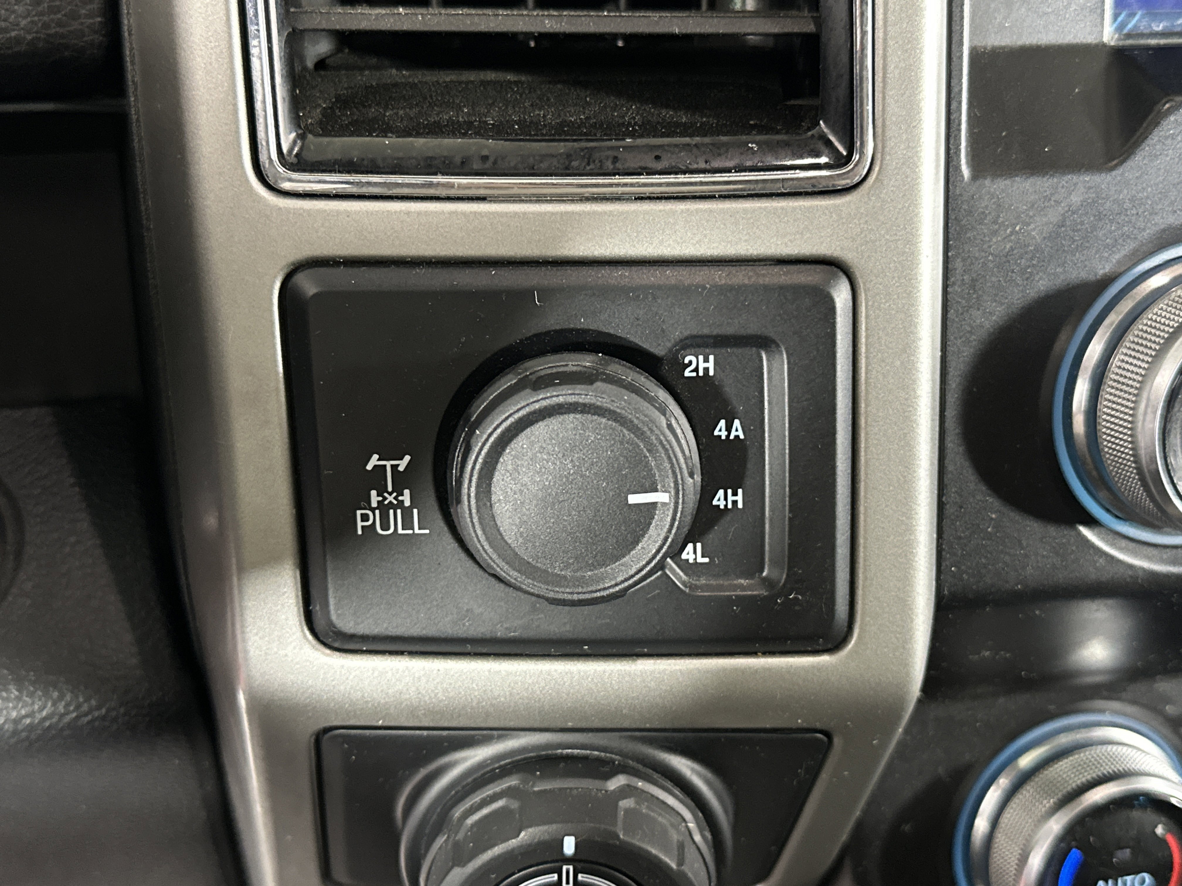 Used 2019 Ford F150 Lariat w/ Equipment Group 502A Luxury image 31