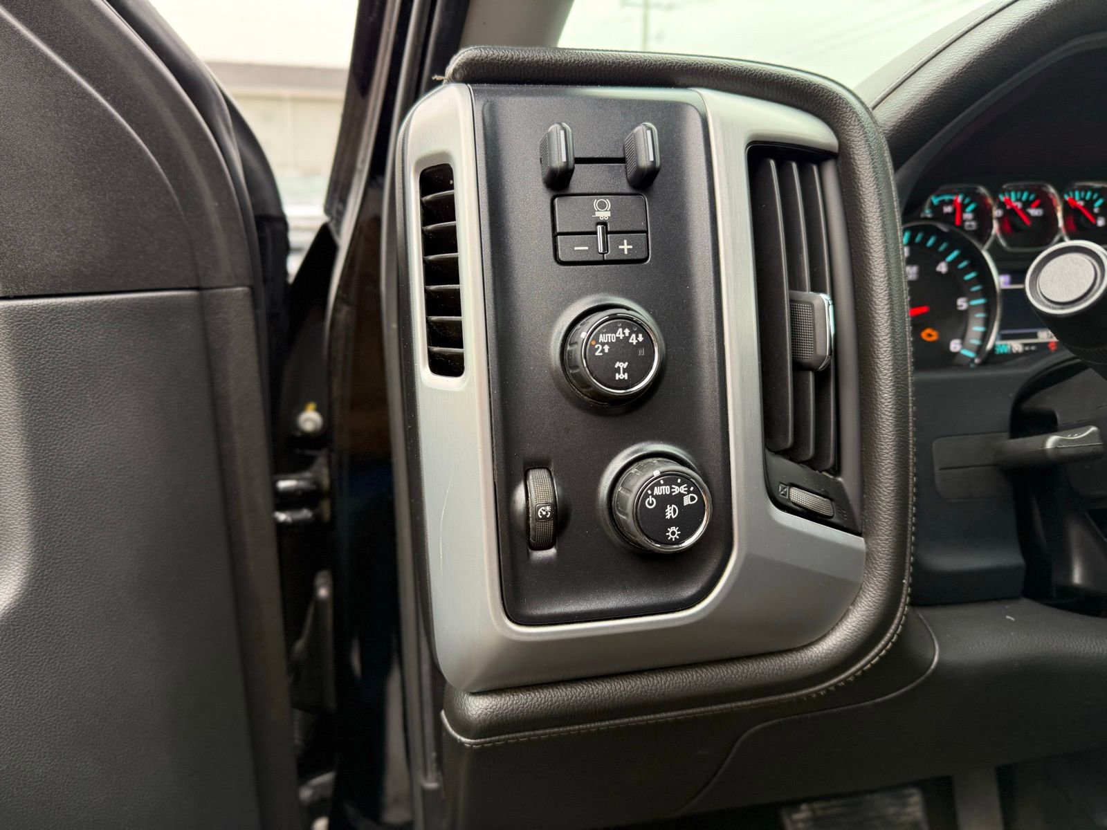 Used 2017 GMC Sierra 1500 SLE w/ SLE Value Package AWD/4WD image 25