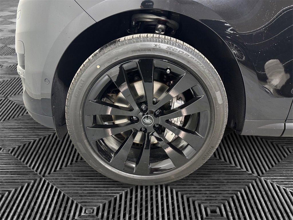 New 2025 Land Rover Range Rover Sport SE image 13