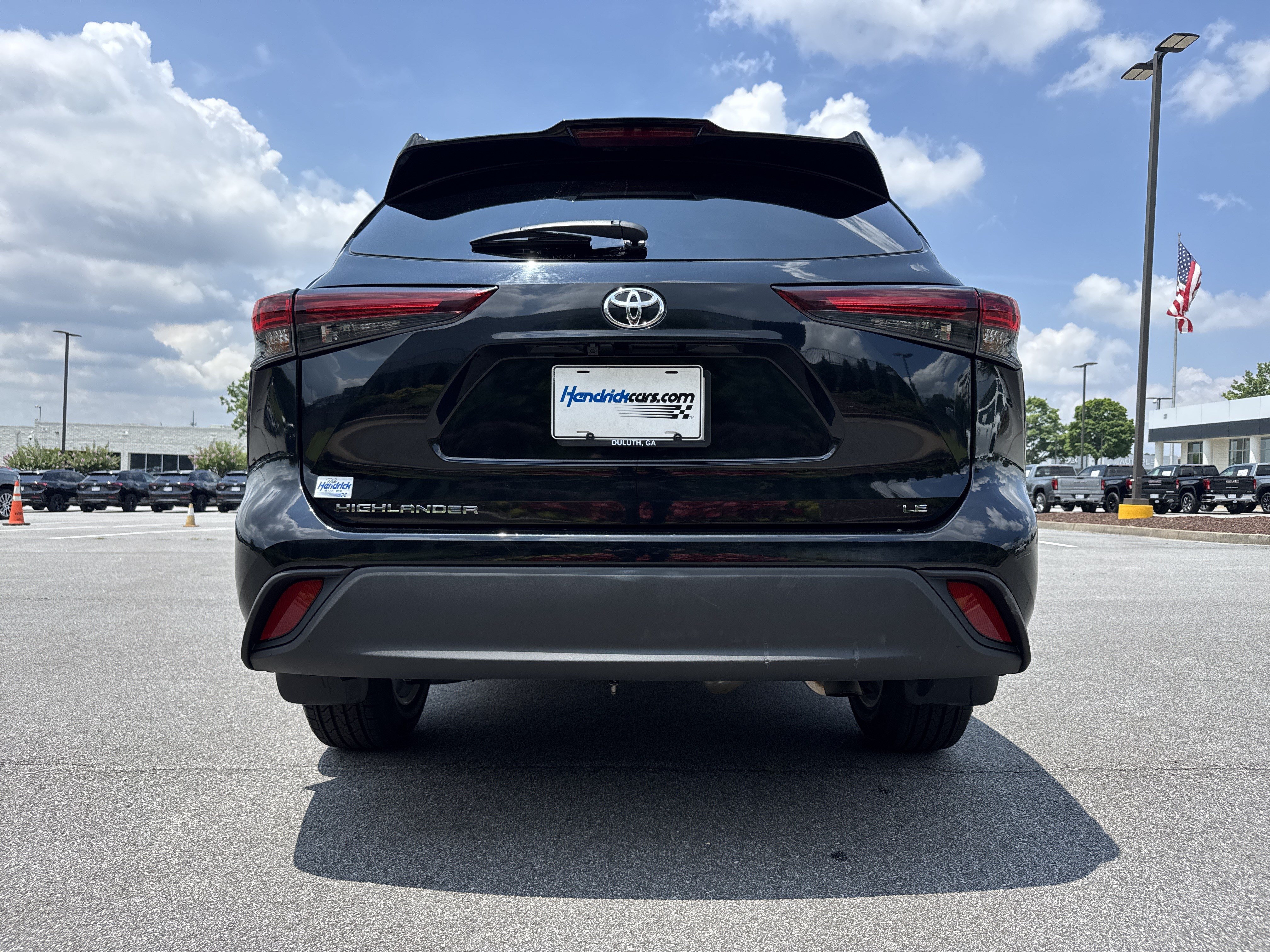 Used 2025 Toyota Highlander LE FWD image 9