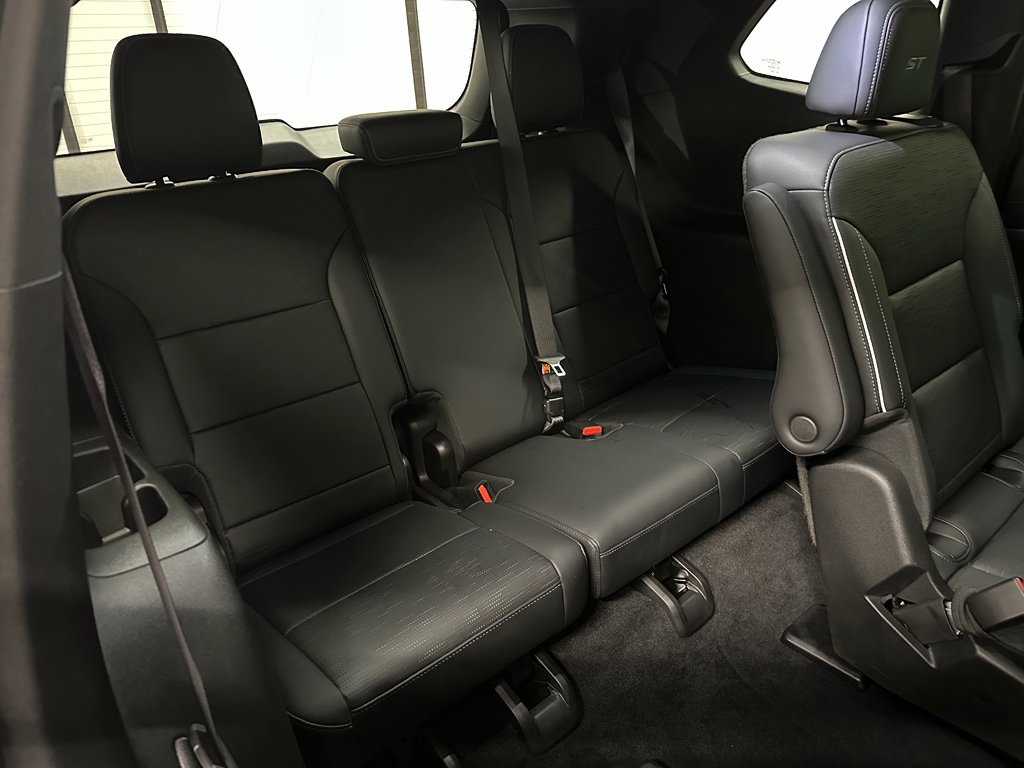 Used 2025 Buick Enclave Sport Touring image 19