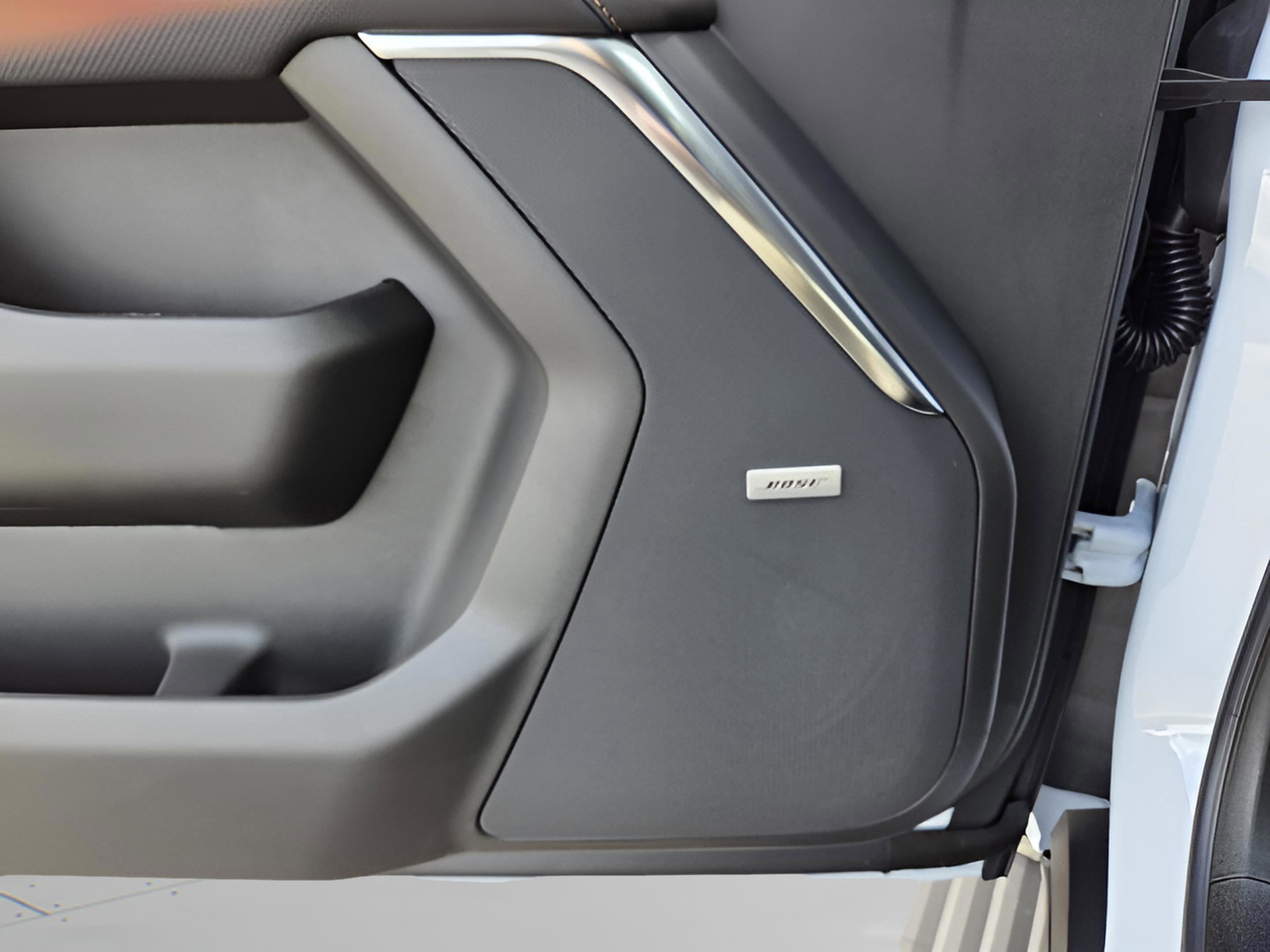 New 2026 Chevrolet Suburban High Country image 25