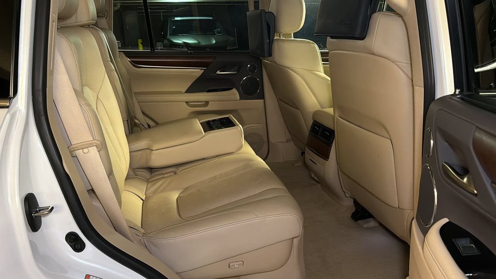 Used 2021 Lexus LX 570 4WD w/ Luxury Package image 13