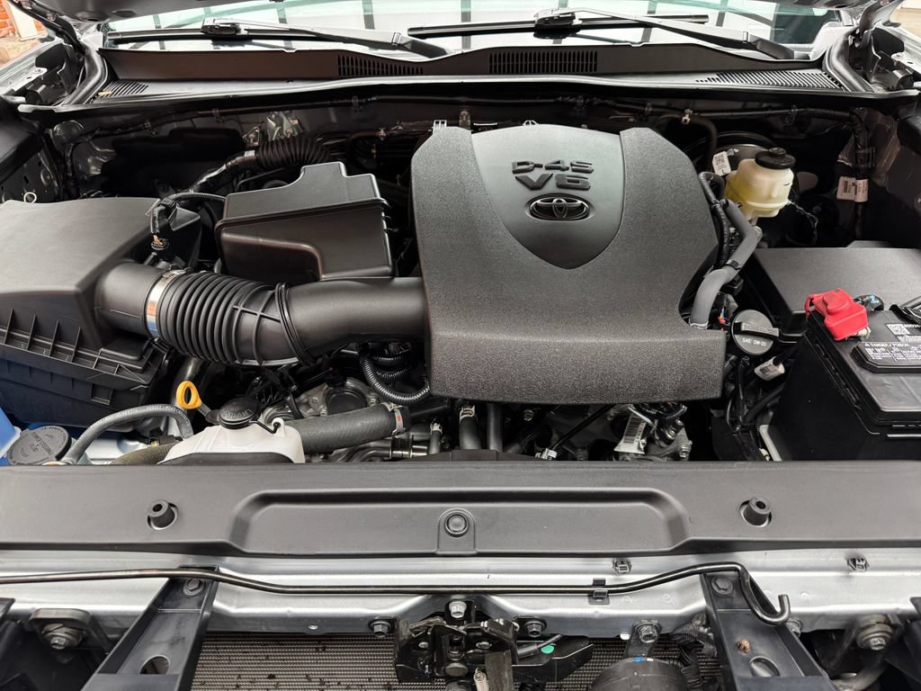 Used 2023 Toyota Tacoma SR5 w/ Technology Package AWD/4WD image 30