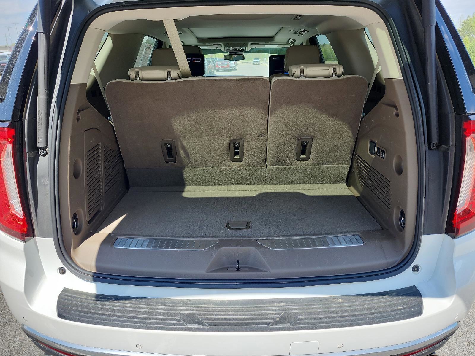 Used 2024 GMC Yukon Denali image 11