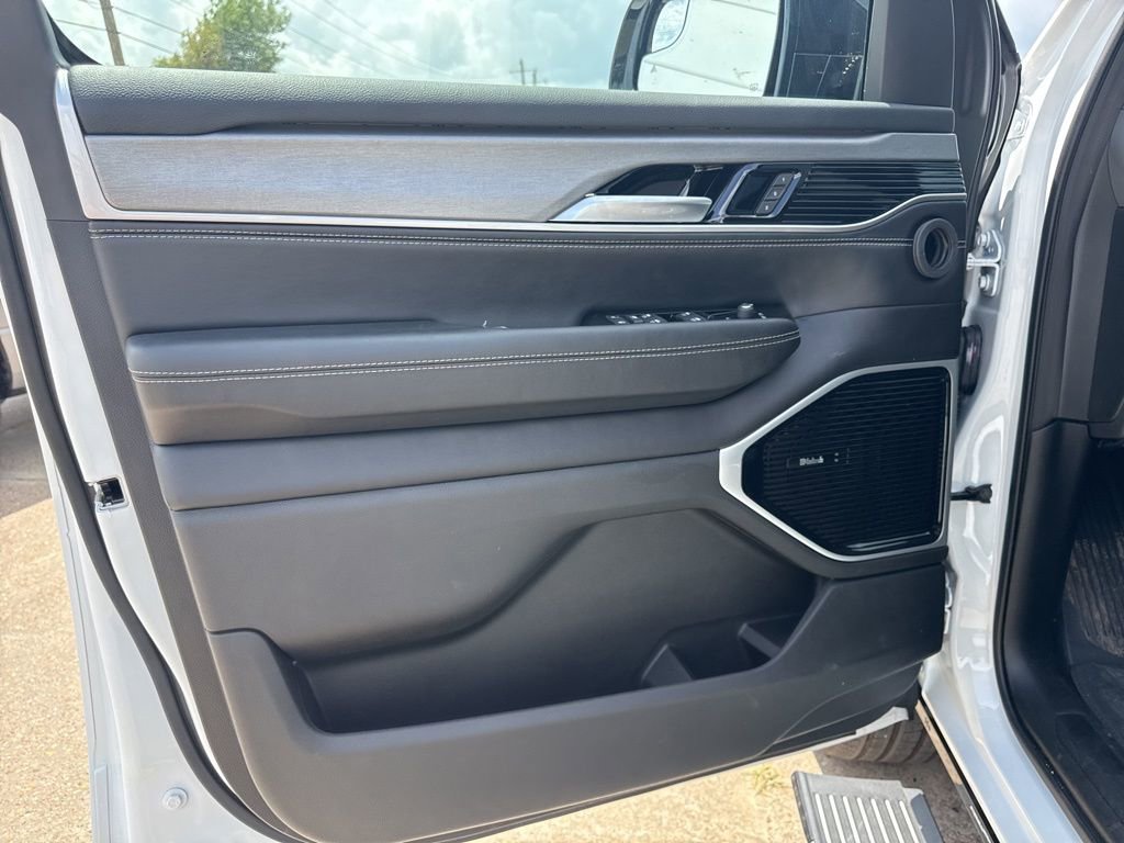 New 2025 Jeep Wagoneer L Series III w/ Premium Group I image 29