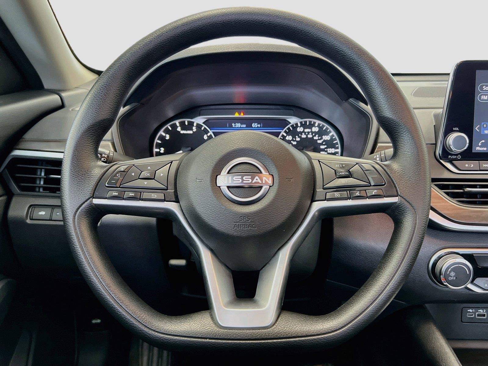 Used 2025 Nissan Altima 2.5 SV AWD/4WD image 17