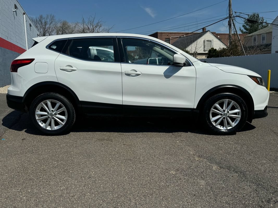 Used 2017 Nissan Rogue Sport S w/ S Appearance Package AWD/4WD image 4