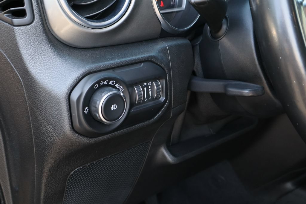 Used 2020 Jeep Wrangler Unlimited Sahara AWD/4WD image 13