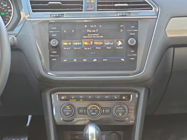 Used 2020 Volkswagen Tiguan SE image 11