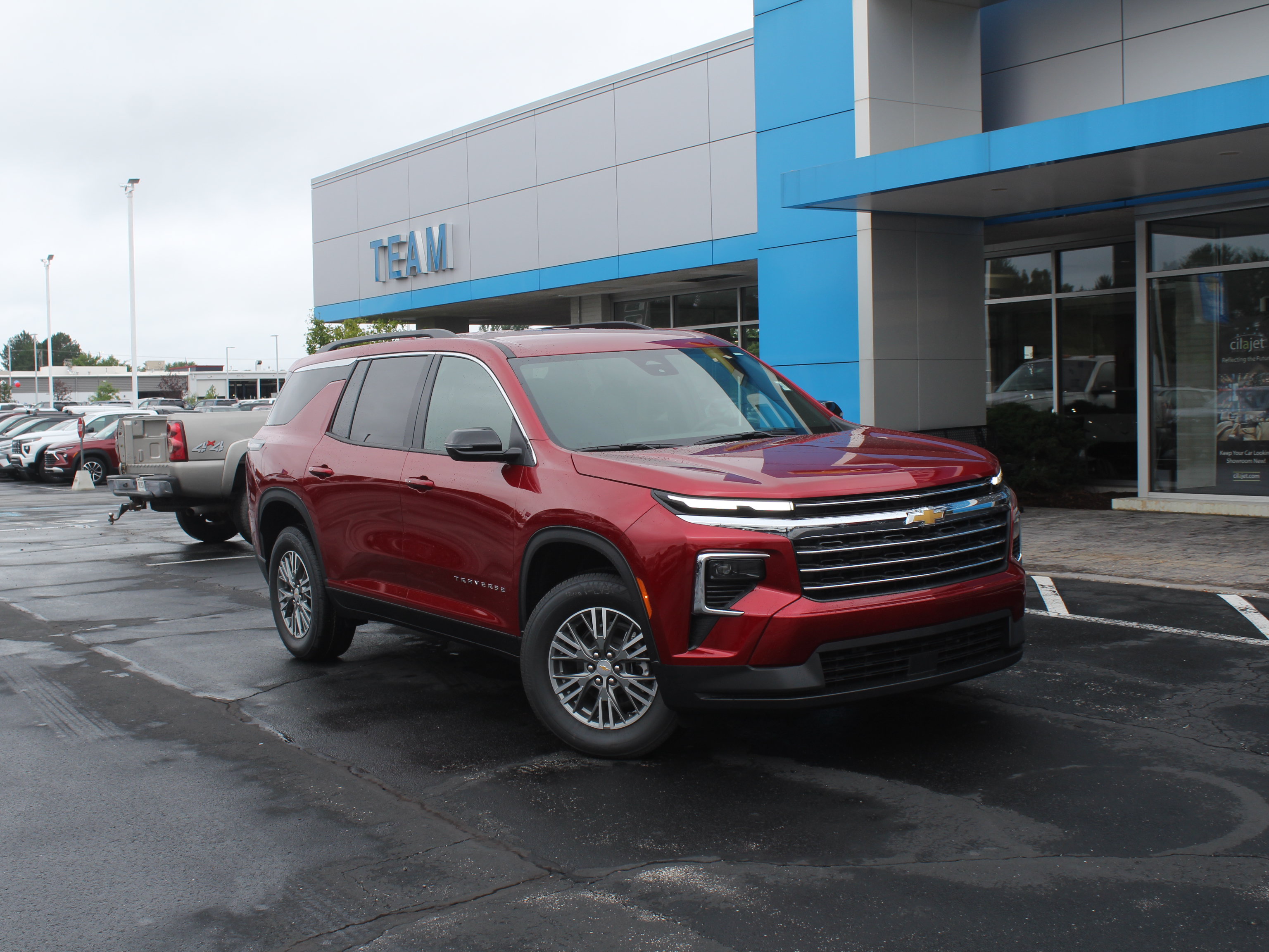 New 2027 Chevrolet Traverse LT FWD image 2