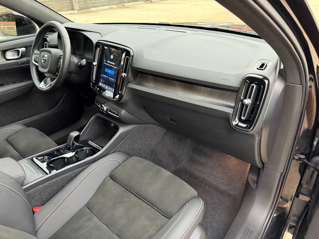 Certified 2023 Volvo C40 P8 Recharge Plus w/ Protection Package Premier AWD/4WD image 21