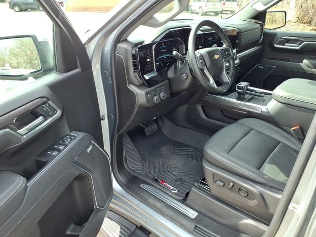 Used 2025 Chevrolet Silverado 1500 LTZ AWD/4WD image 10