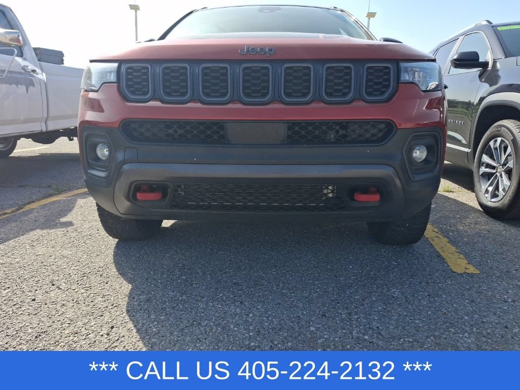 Used 2025 Jeep Compass Trailhawk AWD/4WD image 3