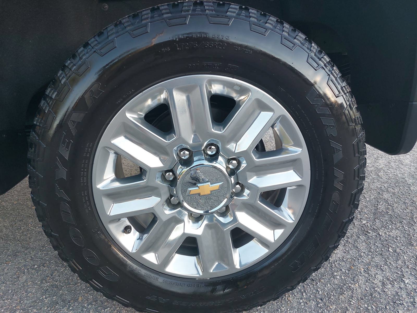 Used 2024 Chevrolet Silverado 2500 High Country w/ Technology Package AWD/4WD image 34