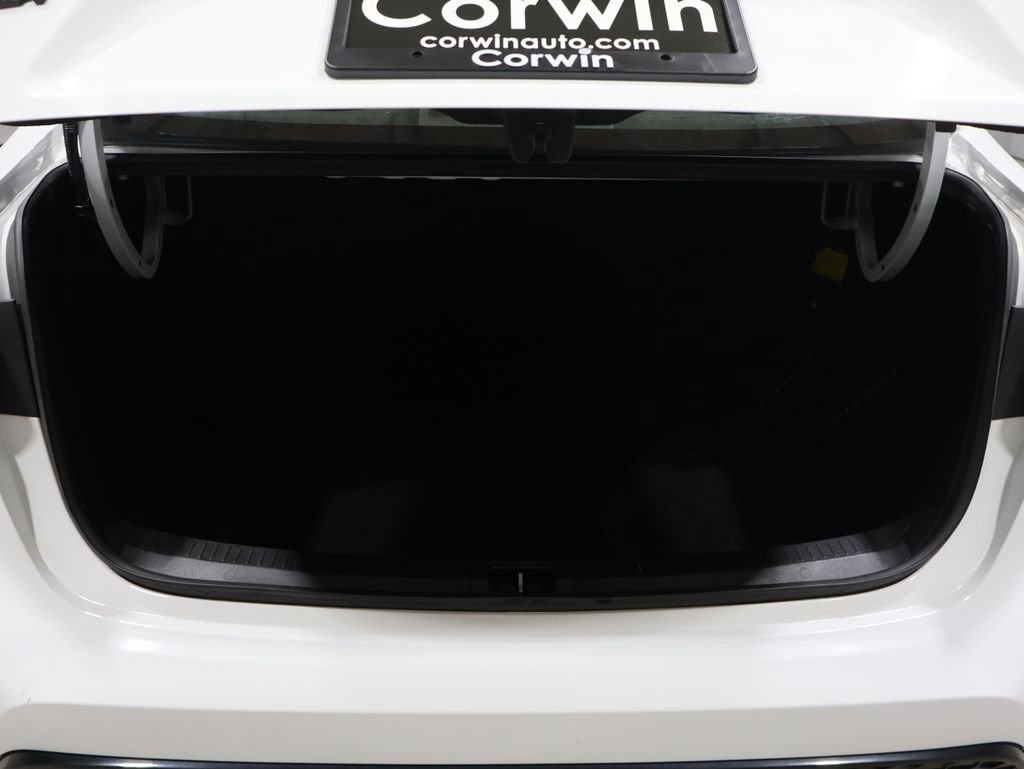 Used 2022 Toyota Corolla SE image 3