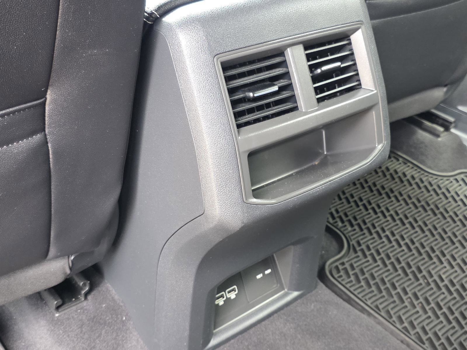 Used 2020 Volkswagen Atlas Cross Sport SEL image 33