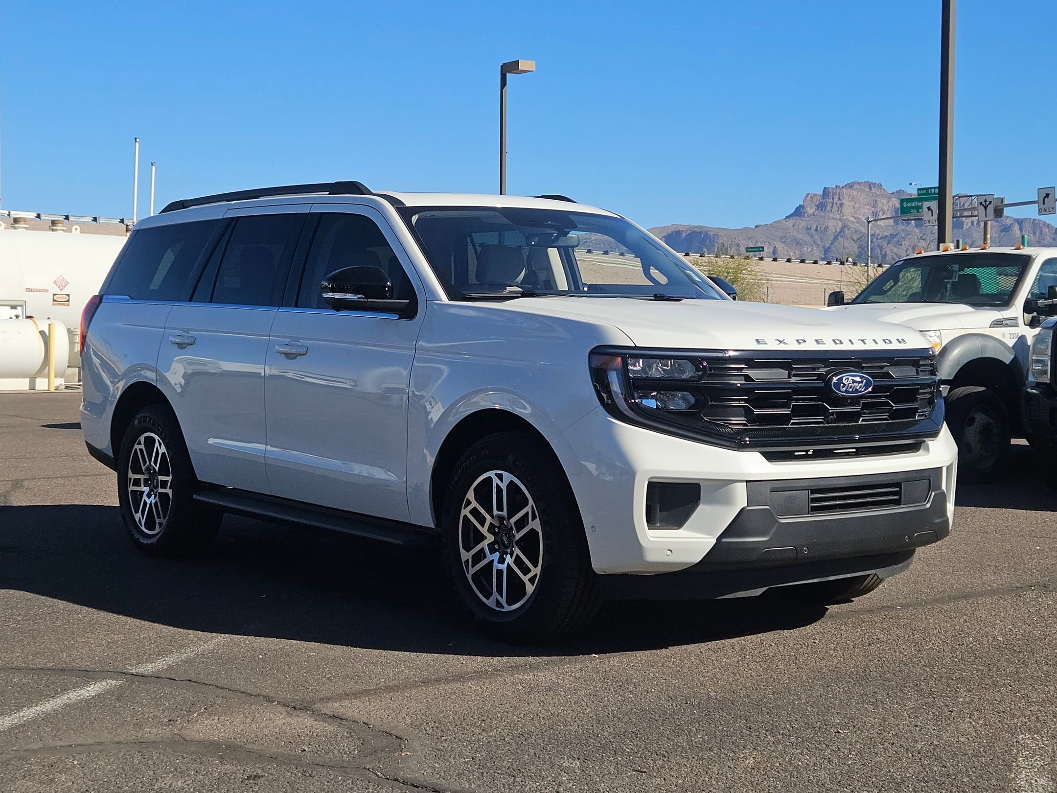 New 2025 Ford Expedition Active image 3