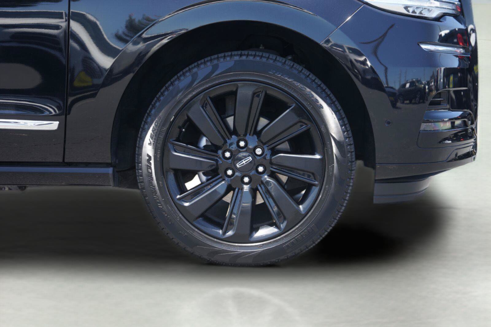 Used 2023 Lincoln Navigator Reserve AWD/4WD image 4