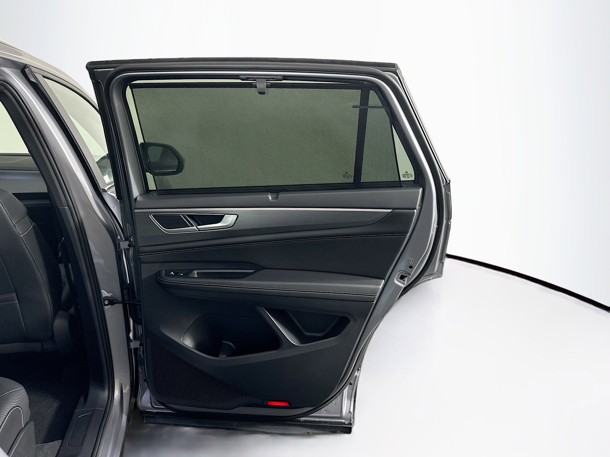 Used 2025 Volkswagen Atlas Cross Sport SE image 32