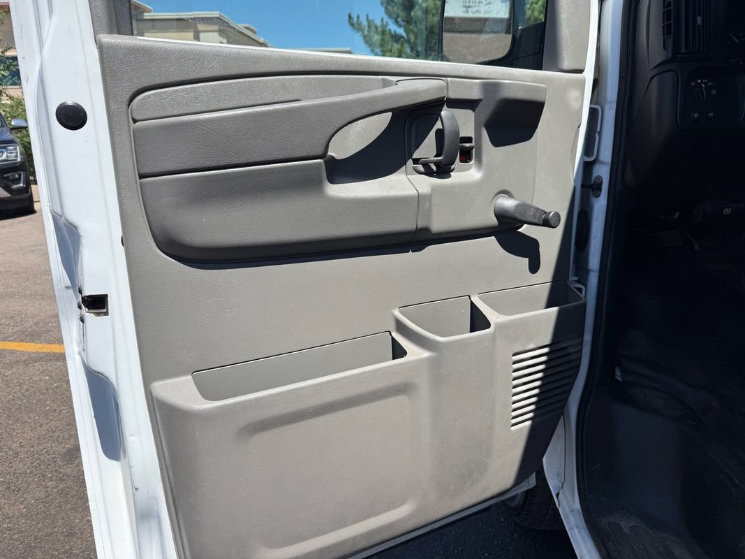 Used 2007 Chevrolet Express 1500 Passenger RWD image 13