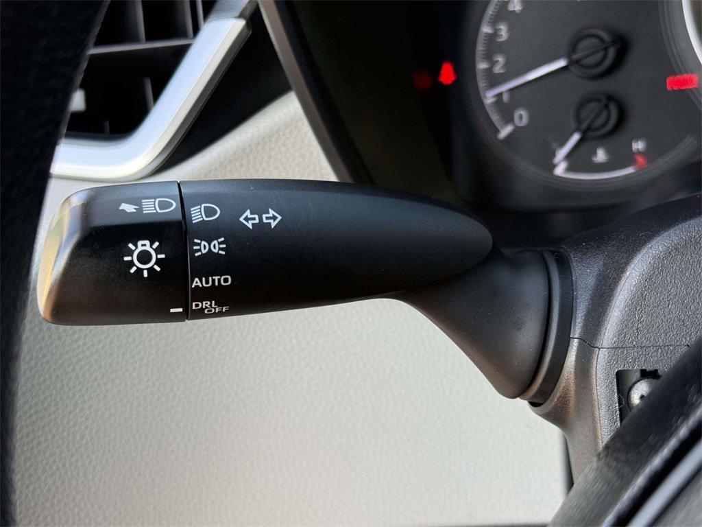 Used 2021 Toyota Corolla LE image 23