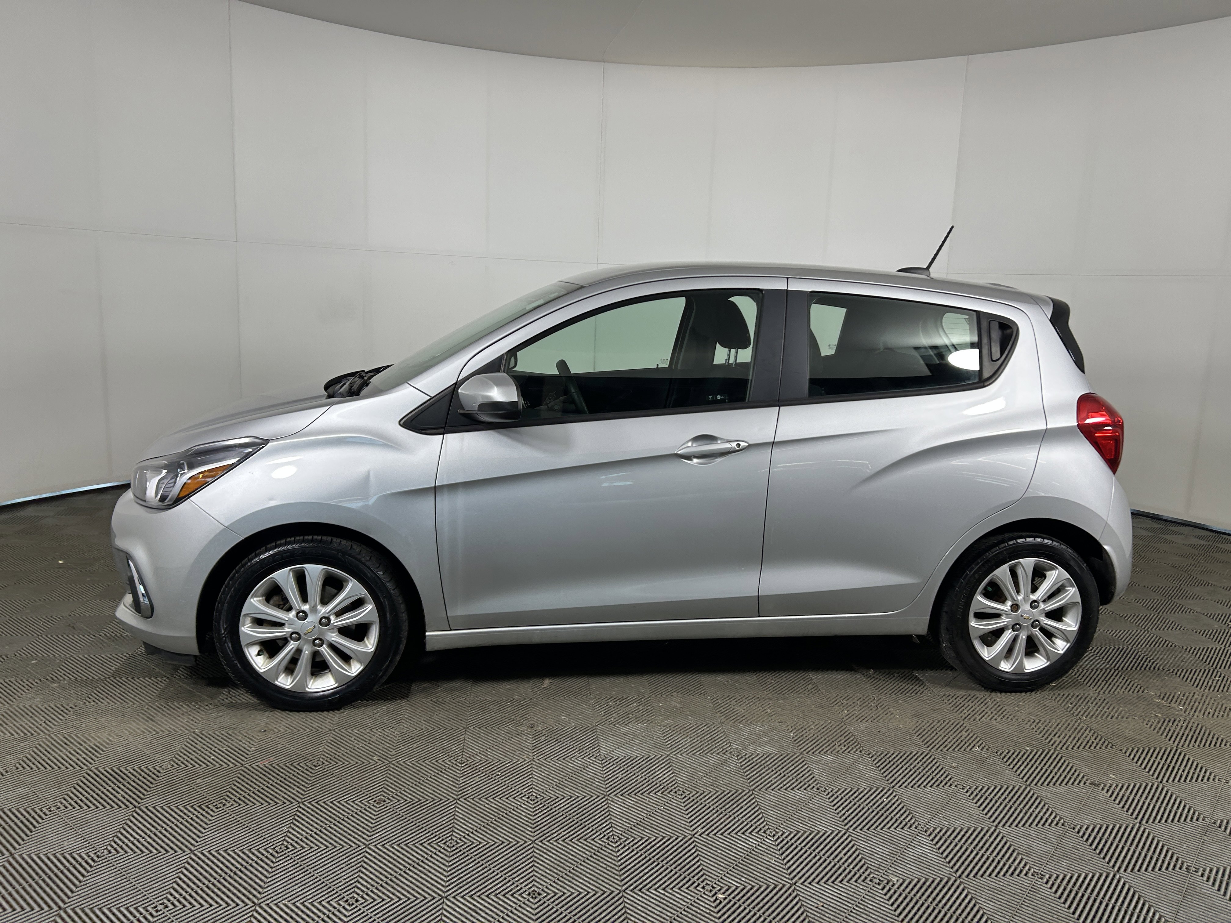 Used 2016 Chevrolet Spark LT image 2