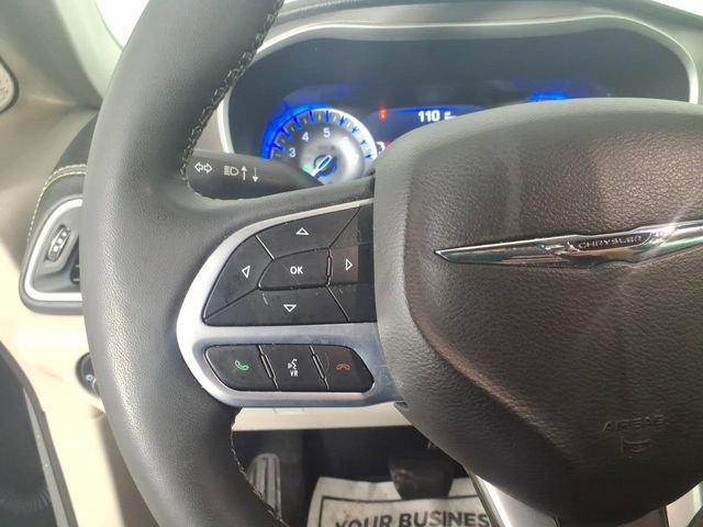 Used 2022 Chrysler Pacifica Touring-L image 15