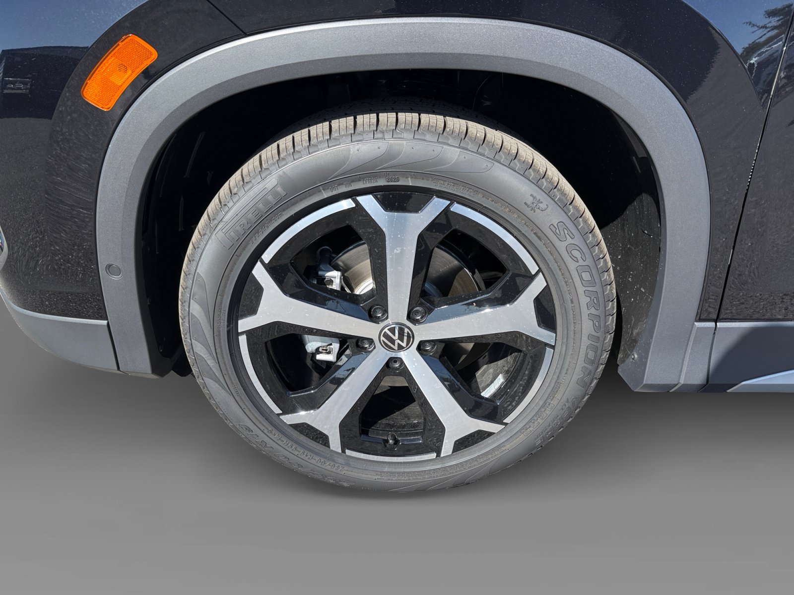 New 2026 Volkswagen Tiguan SE FWD image 9