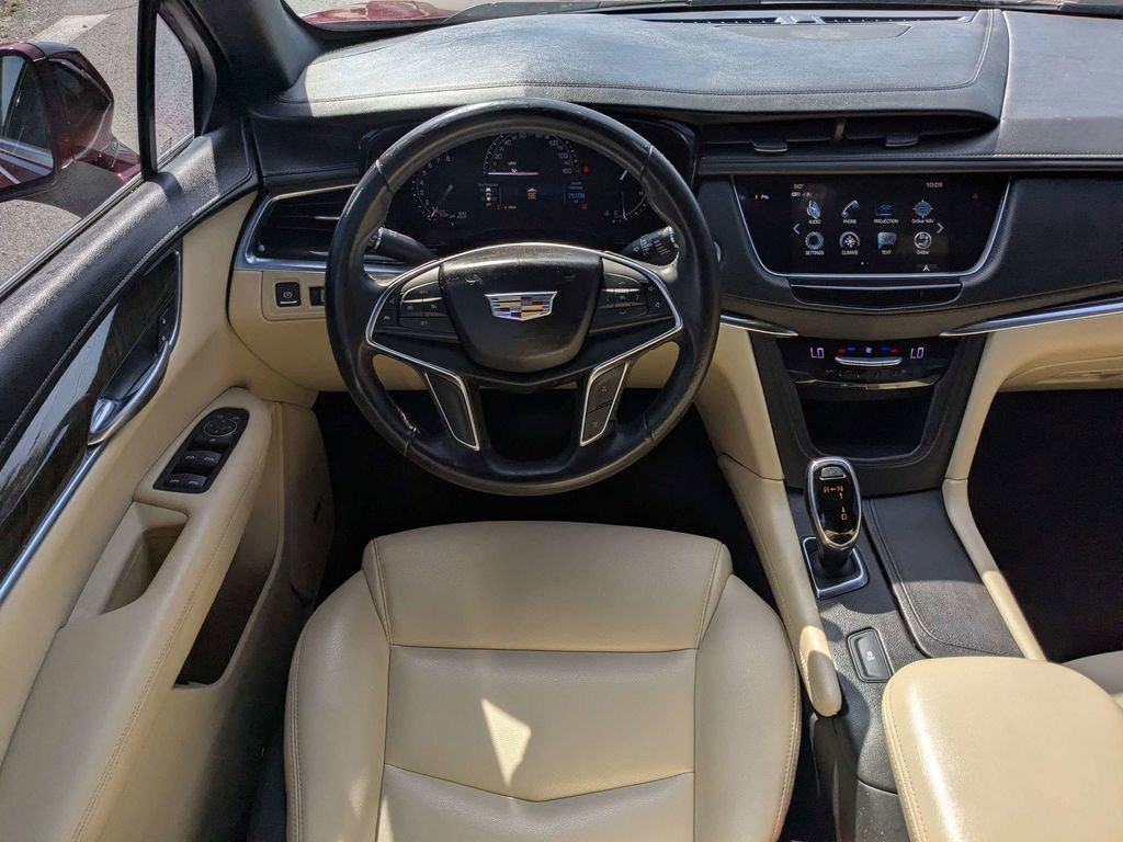 Used 2018 Cadillac XT5 FWD image 16