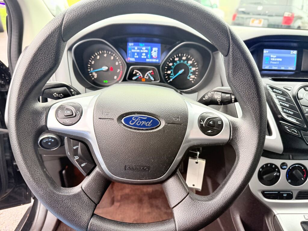 Used 2014 Ford Focus SE FWD image 14