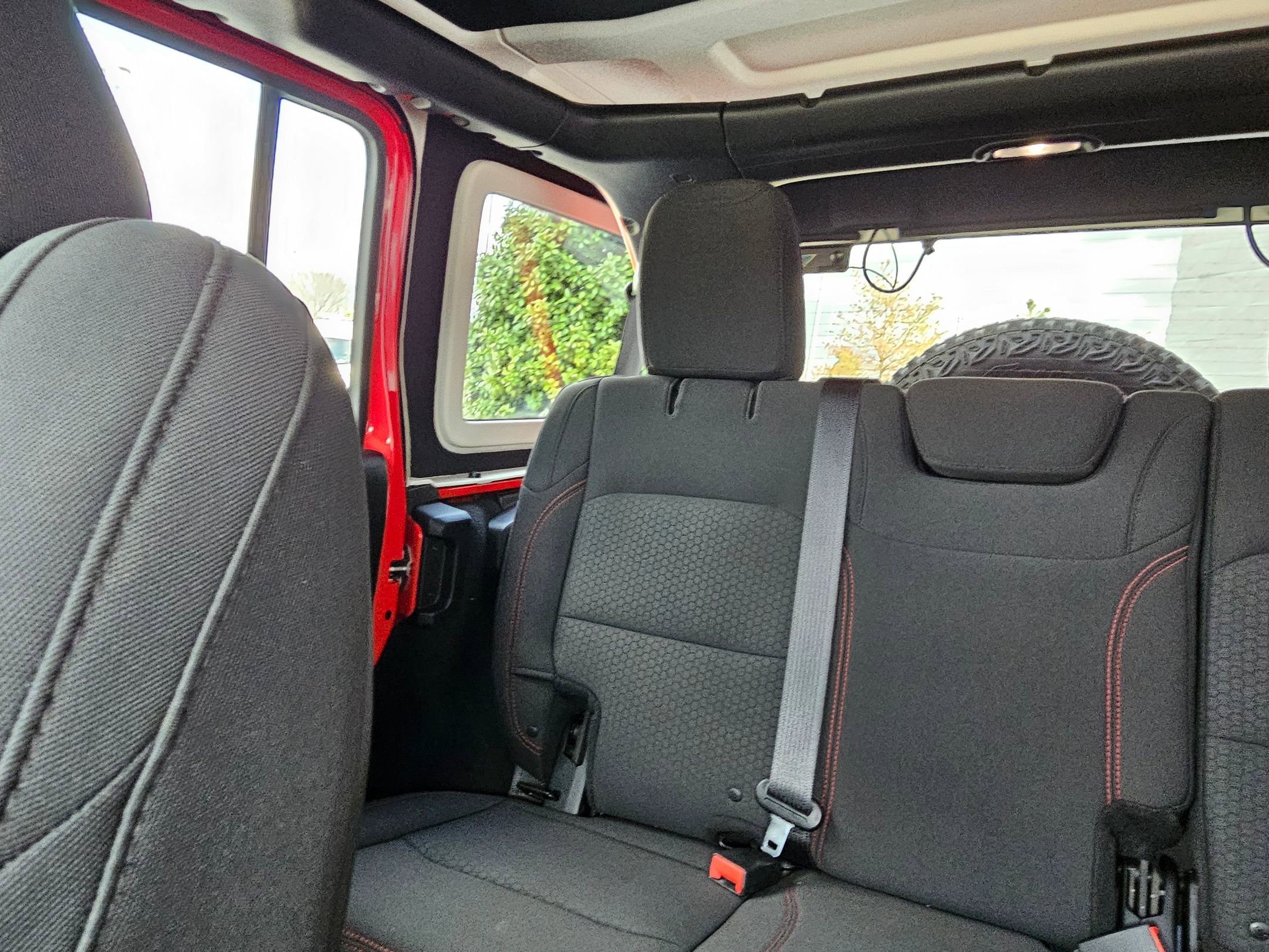 Used 2018 Jeep Wrangler Unlimited Rubicon image 25