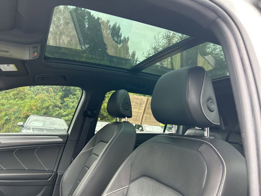Used 2022 Volkswagen Tiguan SEL R-Line image 22