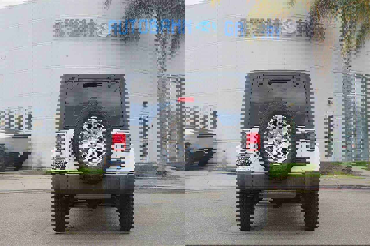 Used 2018 Jeep Wrangler Unlimited Sahara w/ Connectivity Group image 13