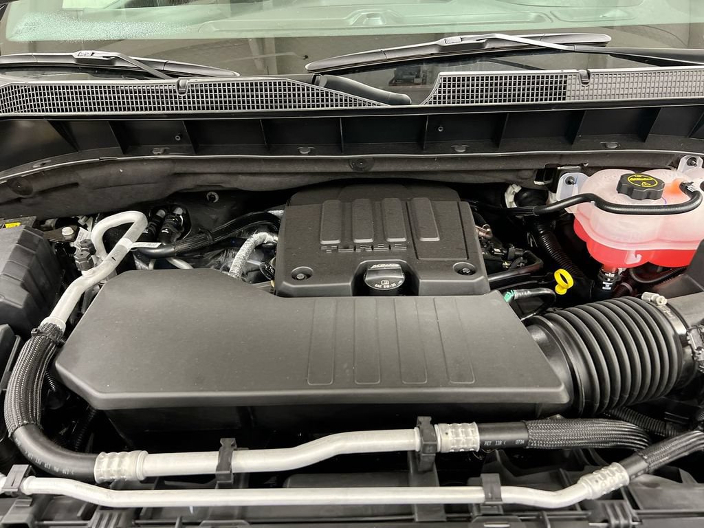 Used 2024 Chevrolet Silverado 1500 Custom w/ Turbomax Blackout Package AWD/4WD image 23