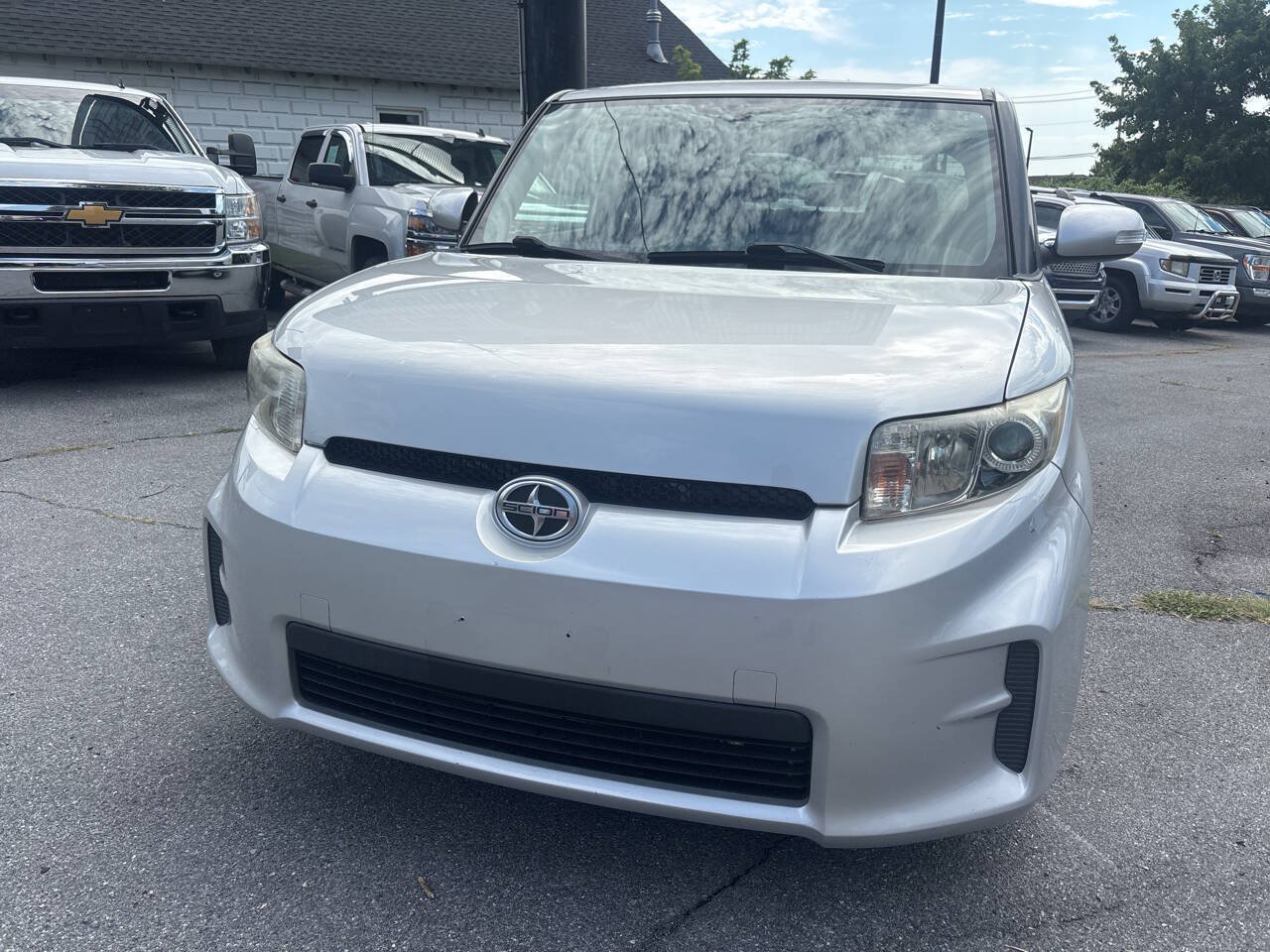 Used 2011 Scion xB FWD image 2