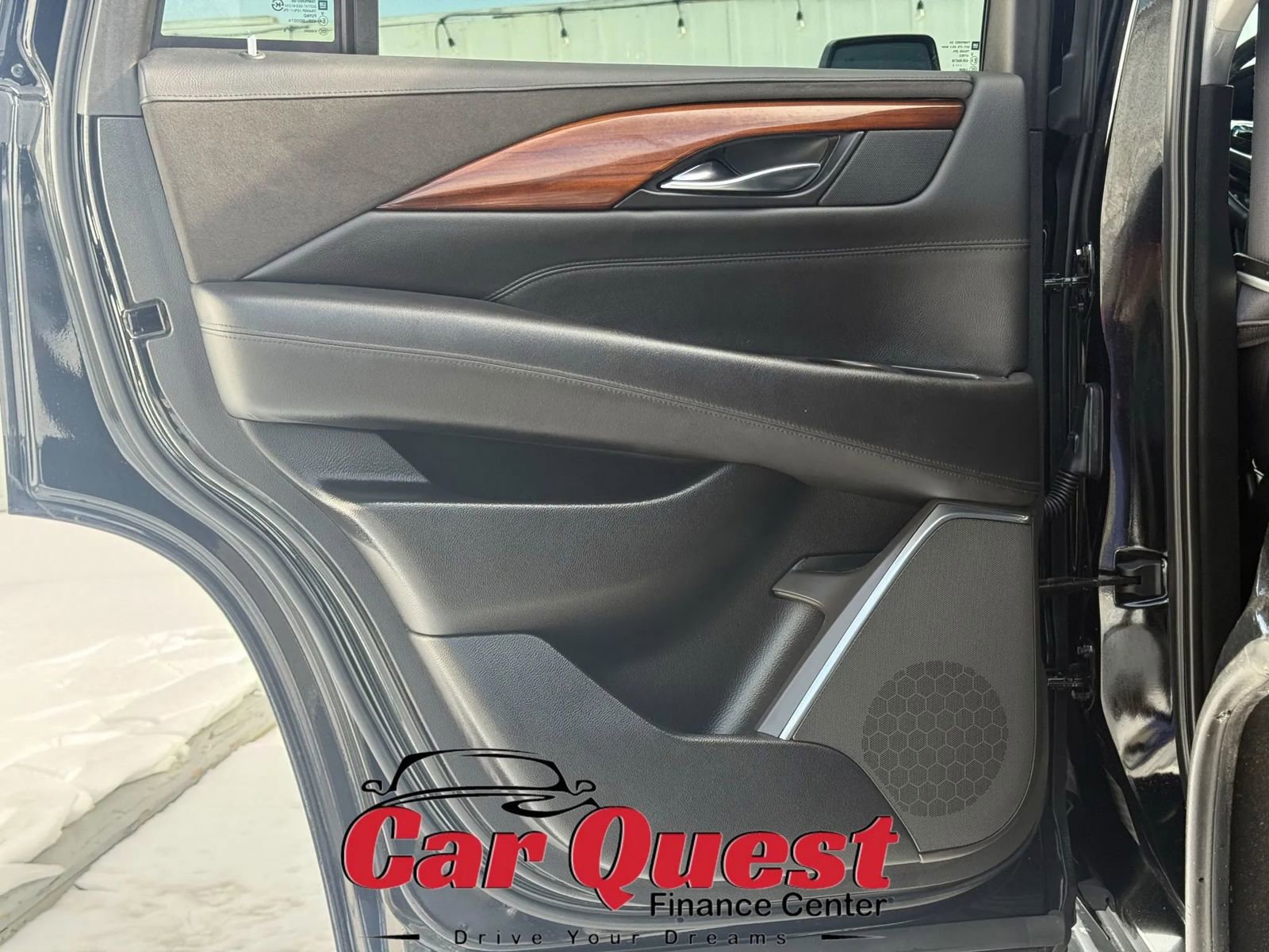 Used 2016 Cadillac Escalade Luxury image 12